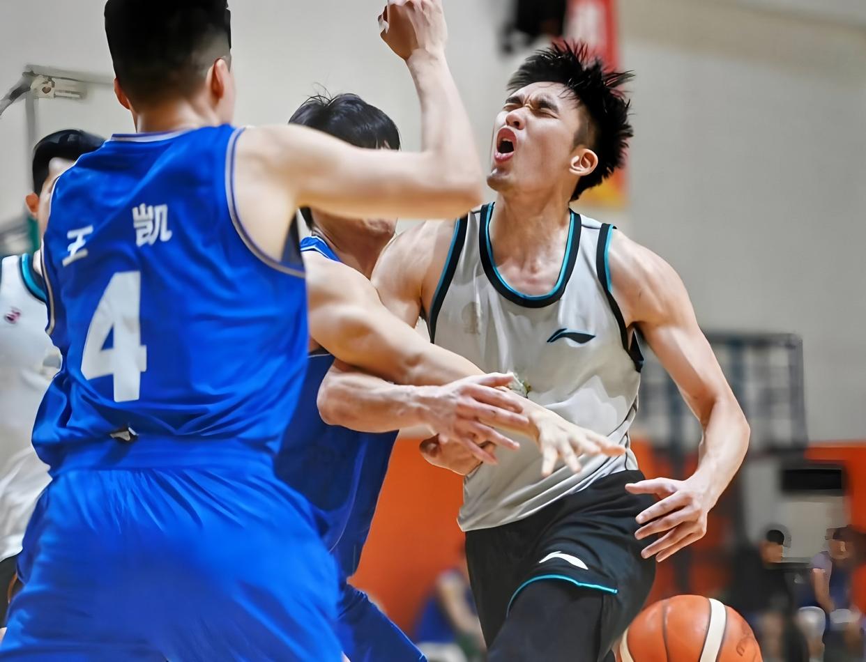 kaiyunapp-今晨体能课后；巴黎圣日耳曼临场应变备战CBA常规赛；气氛紧张；纪律约束更严格的简单介绍