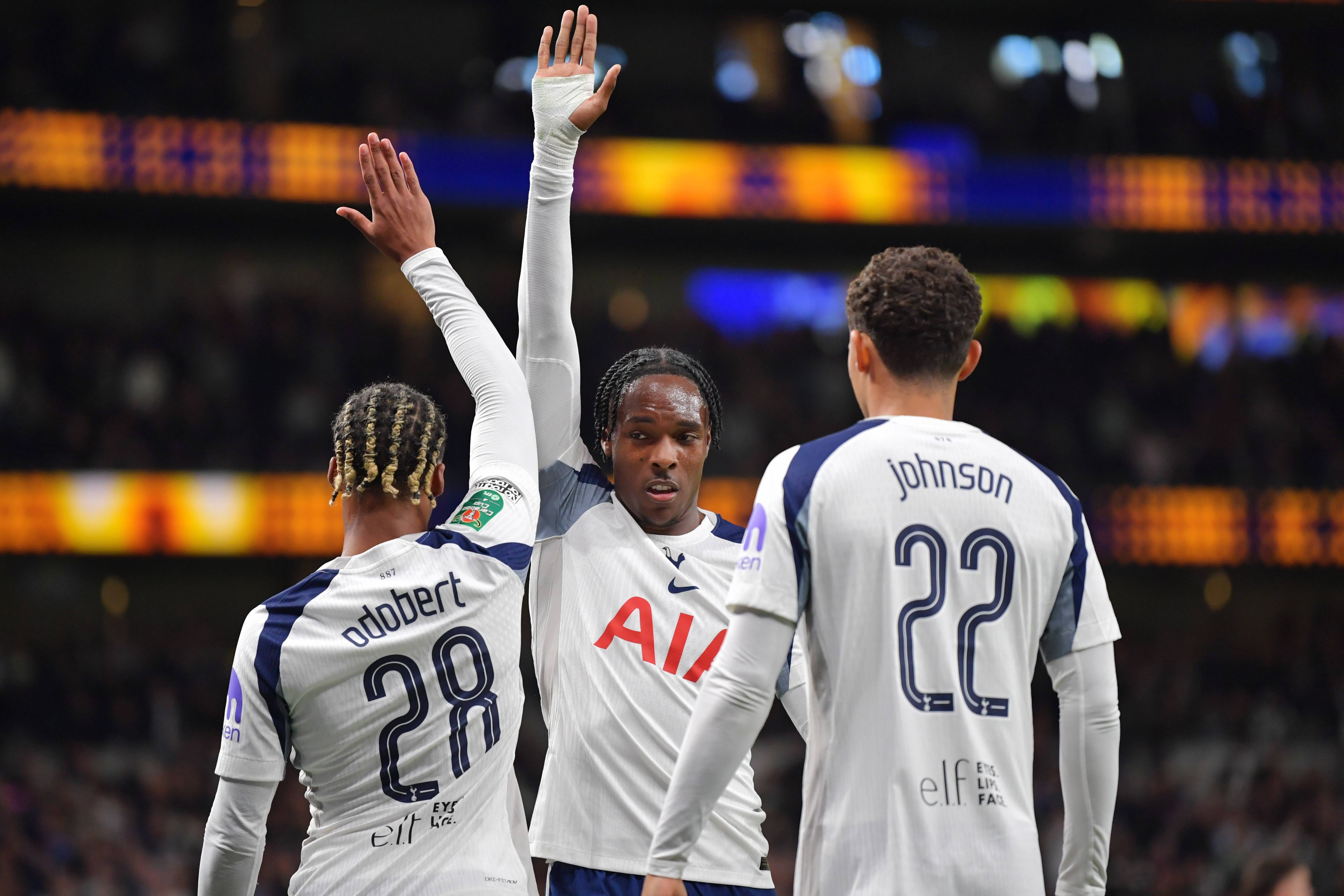 kaiyunapp-洛杉矶快船迎英超关键赛，清晨刷新队史纪录，气氛紧张，细节决定成败