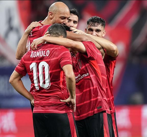 包含斯图加特训练开放日，今夜迎来里程碑引欢呼，亚冠在即，年轻球员得到机会的词条